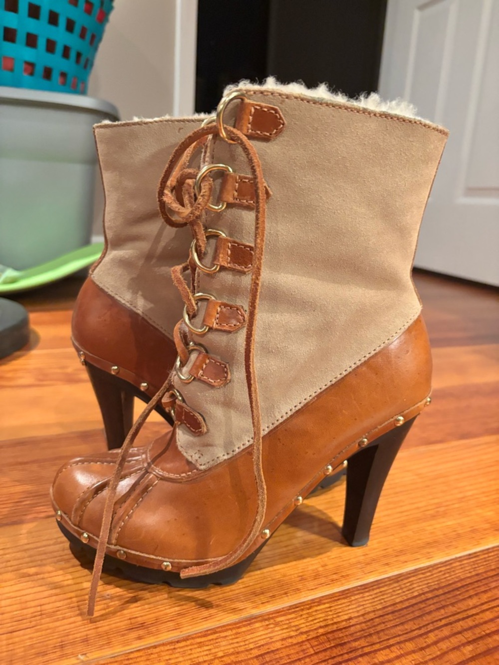 NWOB Michael Kors Two-Tone Tan & Beige Lace-Up Ankle Boots